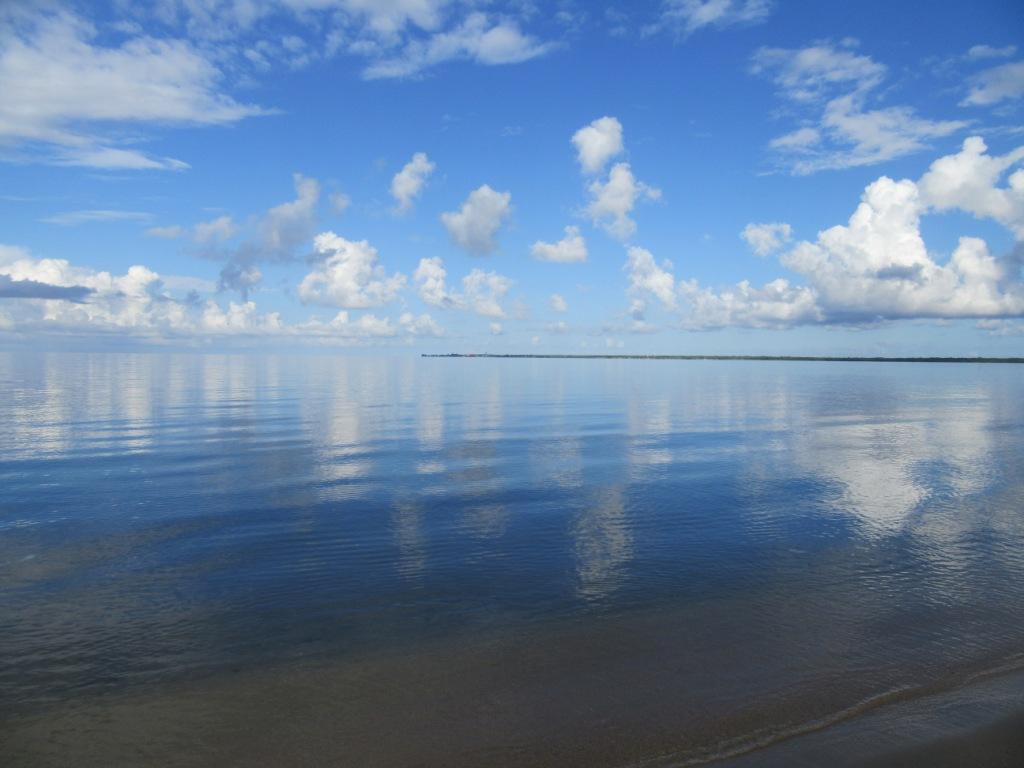 playa-kiwi-trujillo-refleciones-nubes